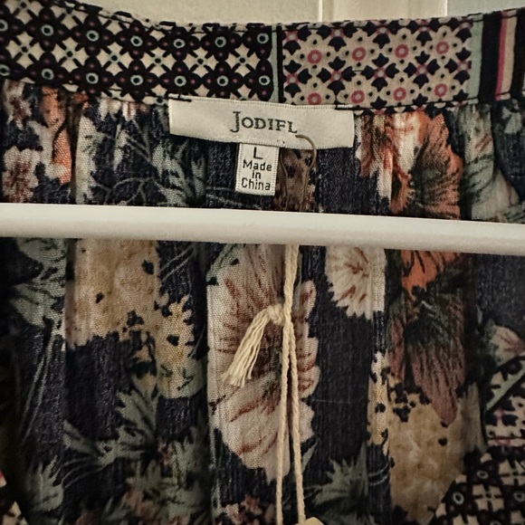 Floral Flowy Top - Picture 3 of 4